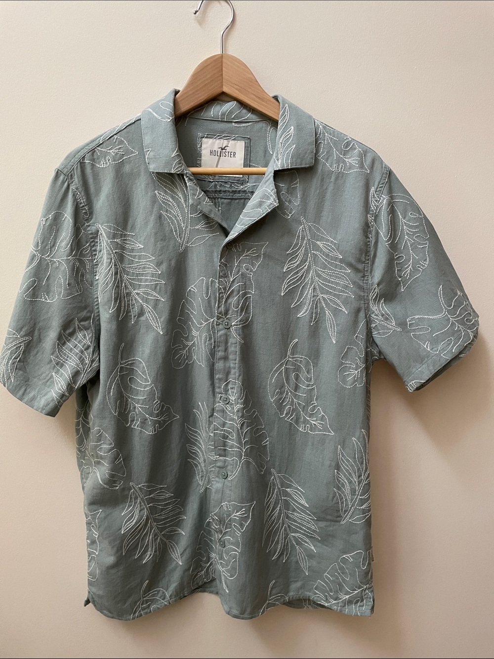Hollister Sage Green Tropical Leaf Button-Down Shirt Cotton
